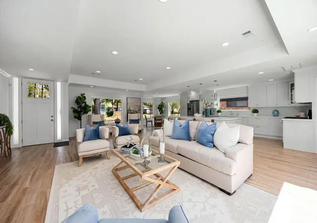 Photo 3 of Sale Pending at 1823 Nocturne Ln, Houston, TX 77043 | MLS# 32341181 | Listing updated on 2026-09-14