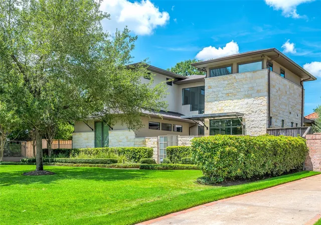 Photo 1 of Single family home for sale at 5642 Cedar Crk Dr, Houston, TX 77056 | MLS# 45616418 | Listing updated on 2026-09-24