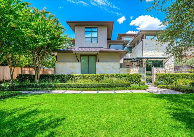 Photo 2 of Single family home for sale at 5642 Cedar Crk Dr, Houston, TX 77056 | MLS# 45616418 | Listing updated on 2026-09-24