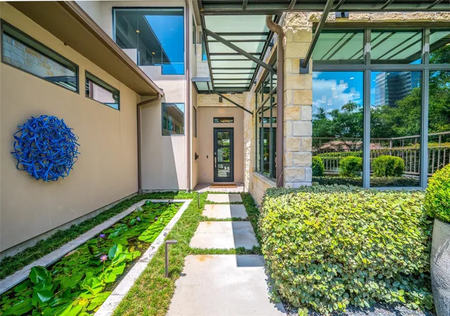 Photo 3 of Single family home for sale at 5642 Cedar Crk Dr, Houston, TX 77056 | MLS# 45616418 | Listing updated on 2026-09-24