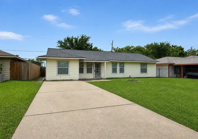 Photo 1 of Sale Pending at 1310 Loper St, Houston, TX 77017 | MLS# 4759298 | Listing updated on 2026-09-03