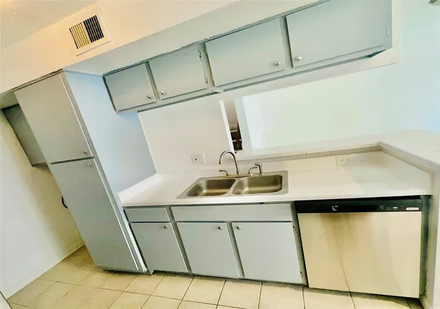 Photo 4 of Condo for sale at 6633 W Airport Blvd #1303, Houston, TX 77035 | MLS# 85850975 | Listing updated on 2026-09-01