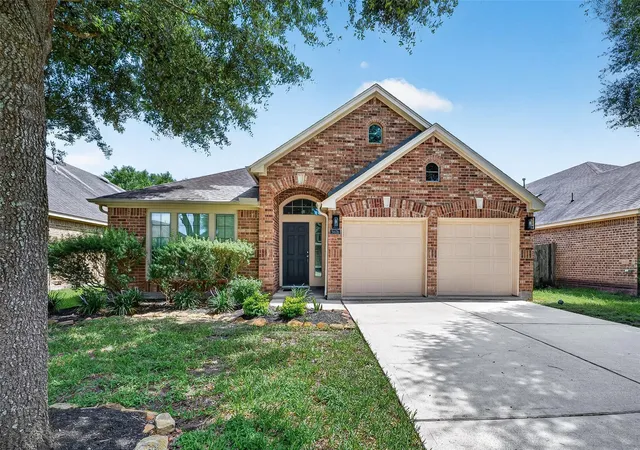 Photo 2 of Single family home for sale at 5606 Walnut Glen Ln, Rosenberg, TX 77471 | MLS# 86076391 | Listing updated on 2026-09-20