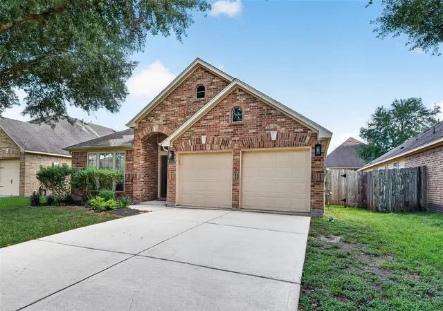 Photo 3 of Single family home for sale at 5606 Walnut Glen Ln, Rosenberg, TX 77471 | MLS# 86076391 | Listing updated on 2026-09-20