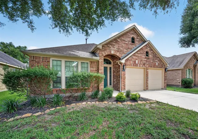 Photo 3 of Single family home for sale at 5606 Walnut Glen Ln, Rosenberg, TX 77471 | MLS# 86076391 | Listing updated on 2026-09-20