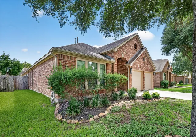 Photo 4 of Single family home for sale at 5606 Walnut Glen Ln, Rosenberg, TX 77471 | MLS# 86076391 | Listing updated on 2026-09-20