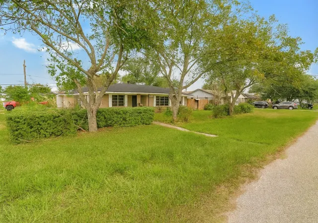 2nd image of 1424 N Avenue F, Freeport, TX 77541 | MLS# 23382640