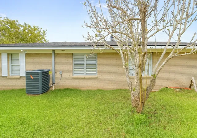 4th image of 1424 N Avenue F, Freeport, TX 77541 | MLS# 23382640