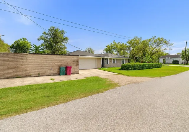 5th image of 1424 N Avenue F, Freeport, TX 77541 | MLS# 23382640