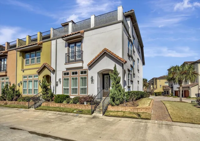 1st image of 6 W Oaks Dr, Houston, TX 77058 | MLS# 16236877