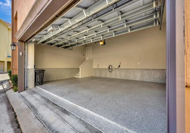 4th image of 6 W Oaks Dr, Houston, TX 77058 | MLS# 16236877