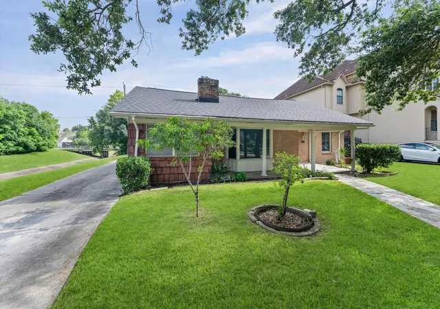 Photo 3 of Sale Pending at 3314 Blue Bonnet Blvd, Houston, TX 77025 | MLS# 89997032 | Listing updated on 2026-09-10
