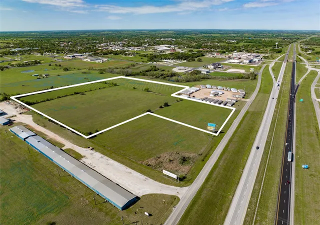 2nd image of 801 Huser Blvd, Schulenburg, TX 78956 | MLS# 73761585