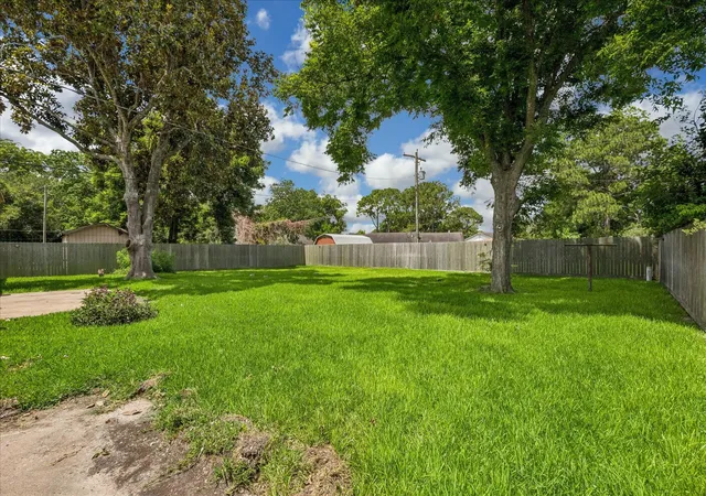 29th image of 405 N Fulton St, Texas City, TX 77591 | MLS# 83107074