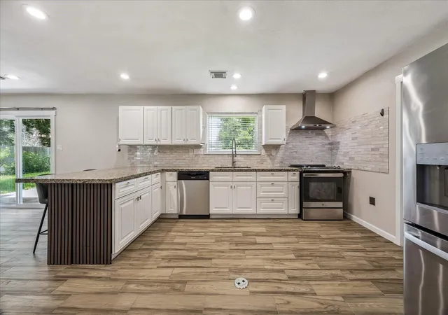 3rd image of 405 N Fulton St, Texas City, TX 77591 | MLS# 83107074