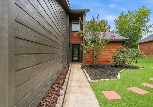 2nd image of 12632 Lake Vista Dr, Willis, TX 77318 | MLS# 94653461