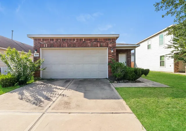 Photo 1 of Single family home for sale at 6615 Dayridge Ln, Houston, TX 77048 | MLS# 51840796 | Listing updated on 2026-09-22