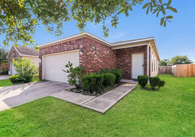 Photo 2 of Single family home for sale at 6615 Dayridge Ln, Houston, TX 77048 | MLS# 51840796 | Listing updated on 2026-09-22