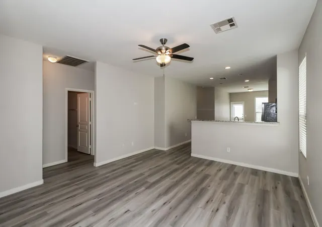 Photo 4 of Single family home for sale at 6615 Dayridge Ln, Houston, TX 77048 | MLS# 51840796 | Listing updated on 2026-09-22