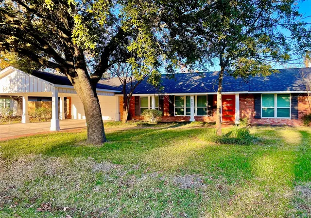 5th image of 8902 Theysen Dr, Houston, TX 77080 | MLS# 89486719