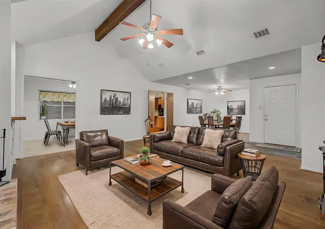 4th image of 139 Spanish Moss Ln, Lake Jackson, TX 77566 | MLS# 18839860