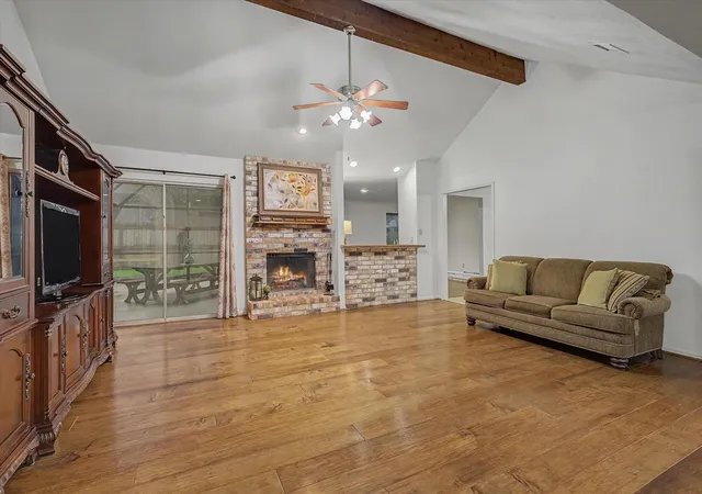 5th image of 139 Spanish Moss Ln, Lake Jackson, TX 77566 | MLS# 18839860