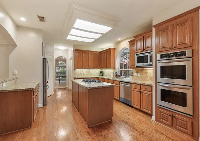 Photo 4 of Single family home for sale at 12903 Ryaneagles Cir, Houston, TX 77044 | MLS# 11244322 | Listing updated on 2026-09-19