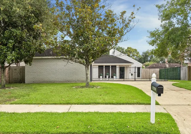 3rd image of 11319 Olympia Dr, Houston, TX 77077 | MLS# 59523823