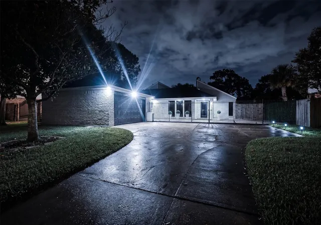 5th image of 11319 Olympia Dr, Houston, TX 77077 | MLS# 59523823