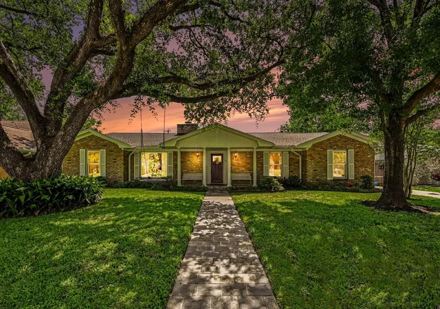 Homes for sale in Houston, TX | 3311 Longfield Cir, Houston, TX 77063 | MLS# 9901254