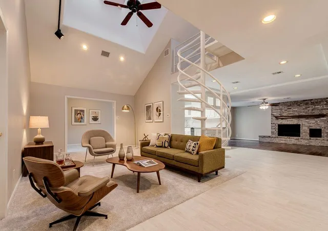 Photo 3 of Single family home for sale at 9650 Val Verde St, Houston, TX 77063 | MLS# 85765535 | Listing updated on 2026-08-07