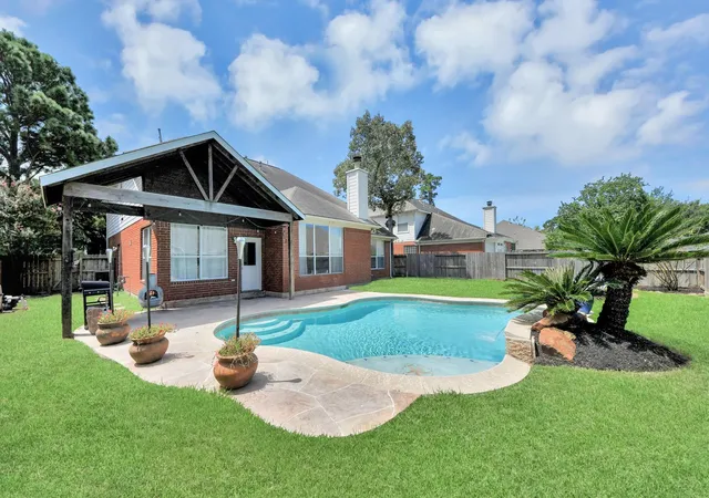 Photo 2 of Sale Pending at 11102 Oak Mesa Ct, Houston, TX 77070 | MLS# 66422454 | Listing updated on 2026-09-13