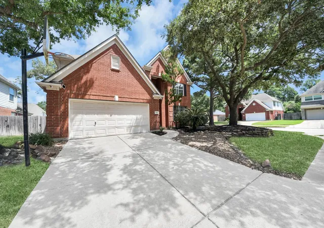 Photo 4 of Sale Pending at 11102 Oak Mesa Ct, Houston, TX 77070 | MLS# 66422454 | Listing updated on 2026-09-13