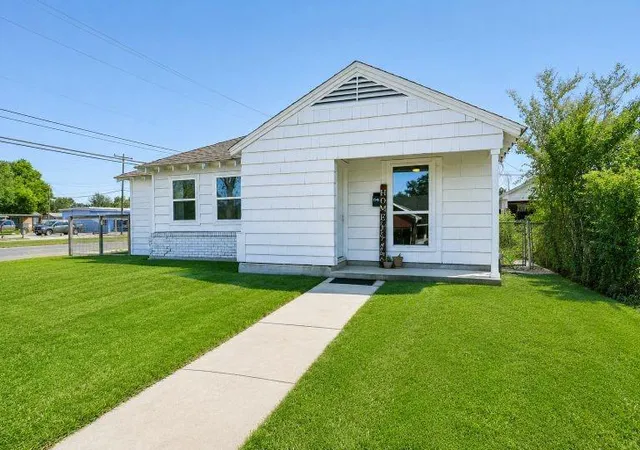 Photo 2 of Single family home for sale at 7546 Greendowns St, Houston, TX 77087 | MLS# 12887813 | Listing updated on 2026-09-15