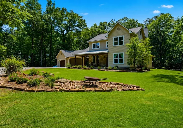 Photo 1 of Single family home for sale at 18181 Rabon Chapel Rd, Montgomery, TX 77316 | MLS# 18916955 | Listing updated on 2026-10-08
