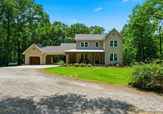 Photo 2 of Single family home for sale at 18181 Rabon Chapel Rd, Montgomery, TX 77316 | MLS# 18916955 | Listing updated on 2026-10-08