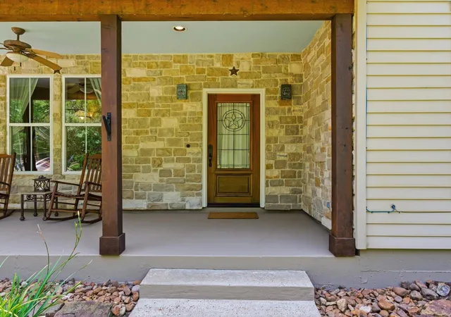 Photo 3 of Single family home for sale at 18181 Rabon Chapel Rd, Montgomery, TX 77316 | MLS# 18916955 | Listing updated on 2026-10-08