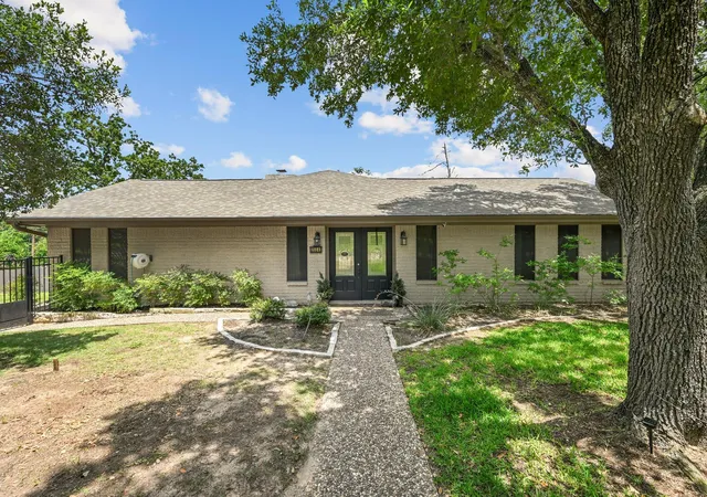 2nd image of 2504 Broadmoor Dr, Bryan, TX 77802 | MLS# 70862036