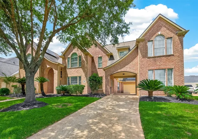 2nd image of 9619 Silver Birch Ct, Missouri City, TX 77459 | MLS# 77917342