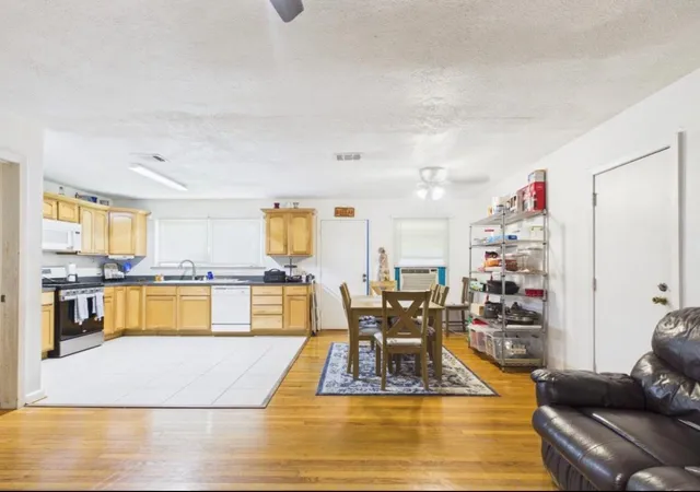 4th image of 113 W Riverwood Dr, Houston, TX 77076 | MLS# 61857118