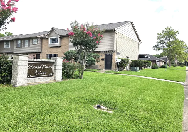 Photo 3 of Townhouse for sale at 7118 Crownwest St #7118, Houston, TX 77072 | MLS# 95130579 | Listing updated on 2026-06-28