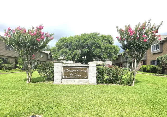 Photo 3 of Townhouse for sale at 7118 Crownwest St #7118, Houston, TX 77072 | MLS# 95130579 | Listing updated on 2026-06-28