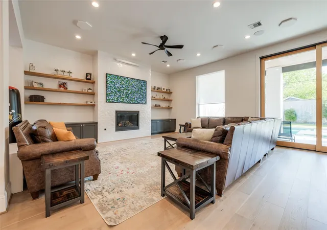 4th image of 907 W 43Rd St, Houston, TX 77018 | MLS# 70972862