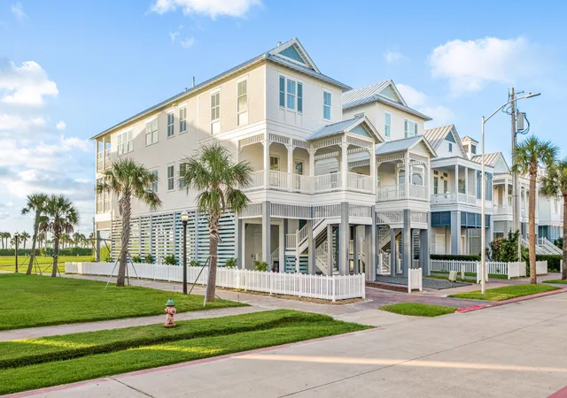 Photo 1 of Single family home for sale at 2602 E Seaside Dr, Galveston, TX 77550 | MLS# 39340052 | Listing updated on 2026-09-13