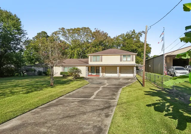 3rd image of 4733 Oleander St, Bacliff, TX 77518 | MLS# 50590455