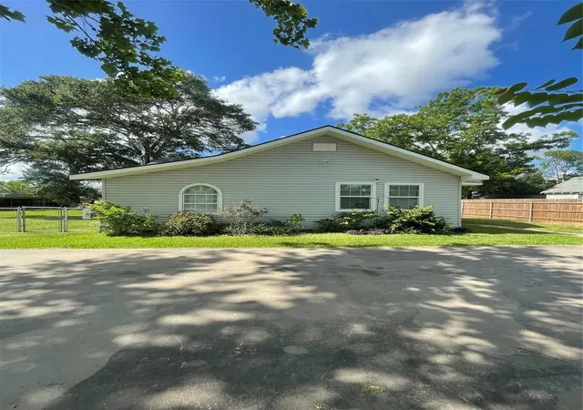 2nd image of 1006 South St, El Campo, TX 77437 | MLS# 37030628