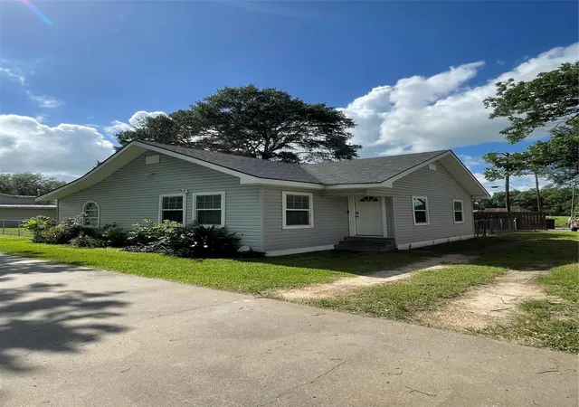 4th image of 1006 South St, El Campo, TX 77437 | MLS# 37030628