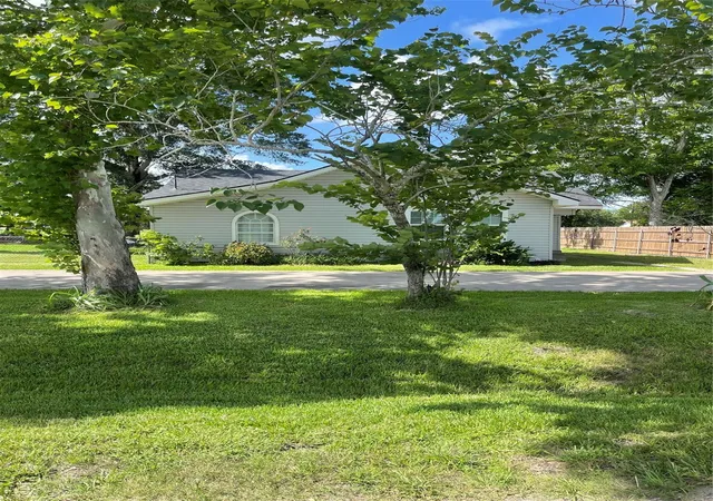 5th image of 1006 South St, El Campo, TX 77437 | MLS# 37030628