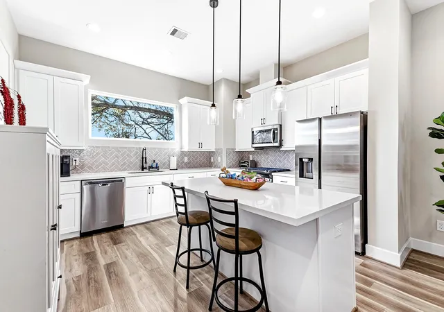 1st image of 1329 Buescher Dr, Houston, TX 77043 | MLS# 60648864
