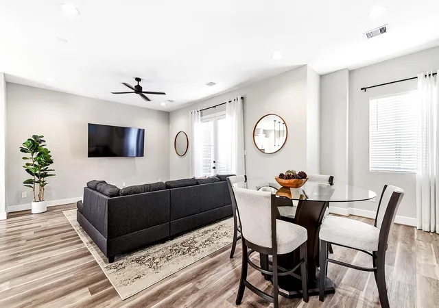 3rd image of 1329 Buescher Dr, Houston, TX 77043 | MLS# 60648864